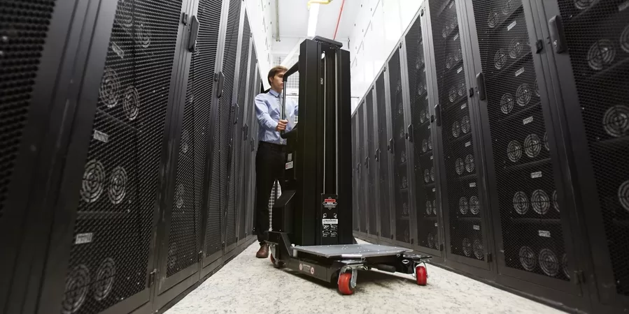 Moving de Datacenter, Gerenciamento de Servidores, Documentação de TI, Desligamento de Sistemas, Desmontagem de Equipamentos, Higienização de Hardware, Transporte de TI, Remontagem de Equipamentos, Conexão de Sistemas, Testes de Funcionamento, Minimização de Downtime, Segurança de Dados, Conformidade de TI, Suporte Técnico, Migração de Datacenter